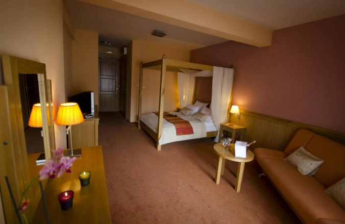 Hotel & Restaurant Gondűző