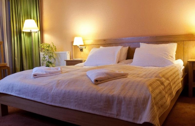 Hotel & Restaurant Gondűző