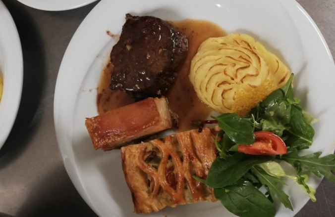 Hotel & Restaurant Gondűző