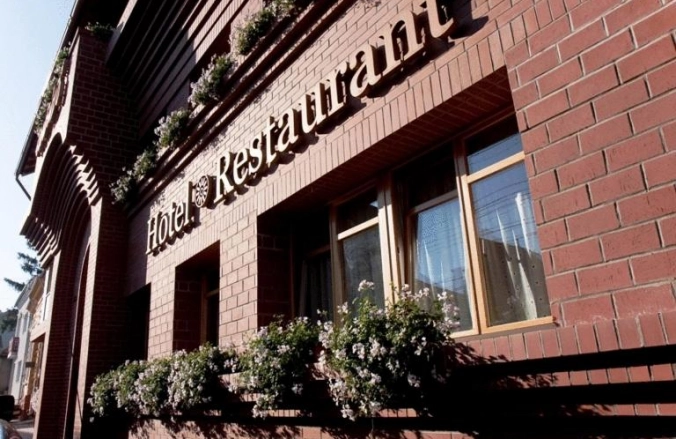 Hotel & Restaurant Gondűző