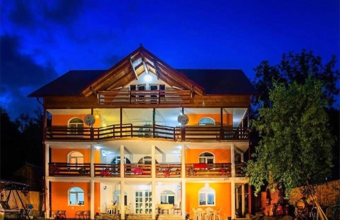 Casa Cristalina & Dumi Albac